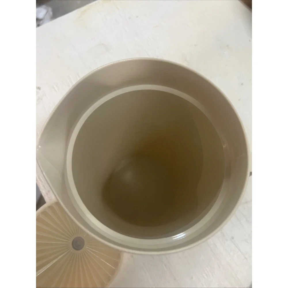 Vintage Tupperware 2 Qt Pitcher Almond Yellow Olive Branch Push Button Lid 800-9